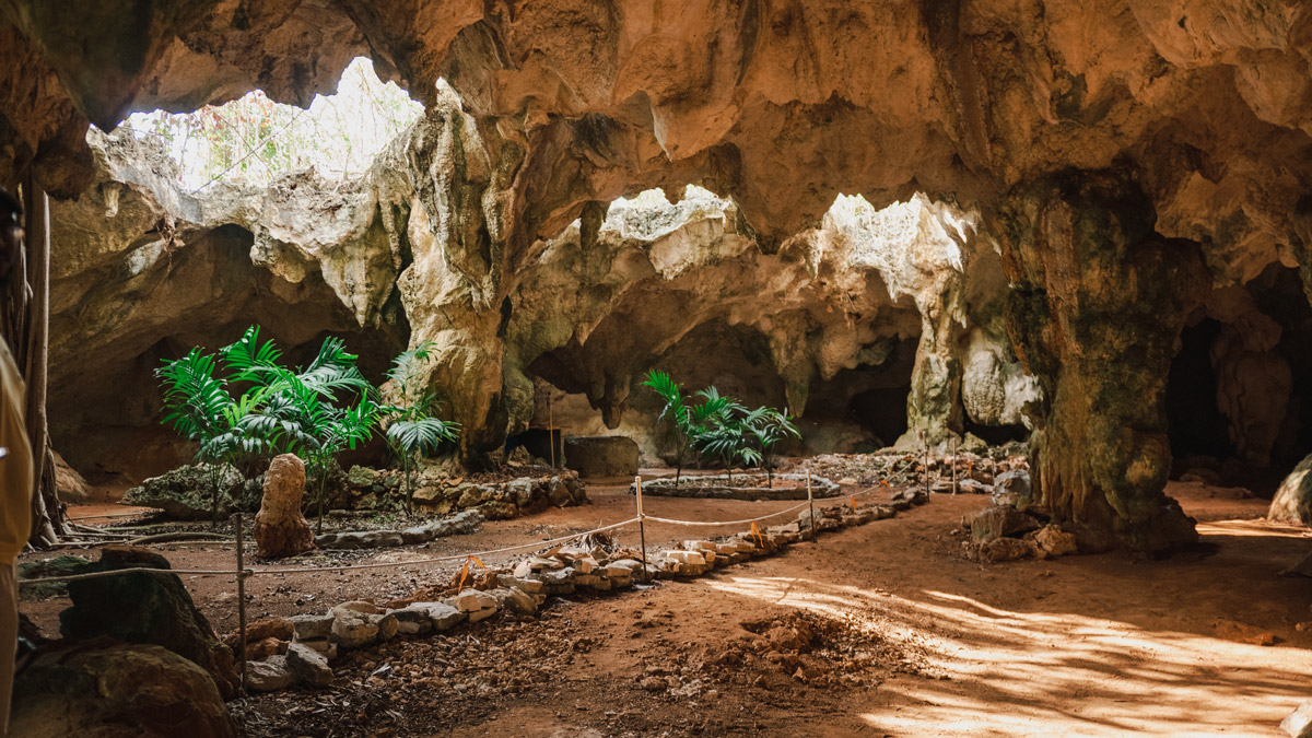 hamilton-cave